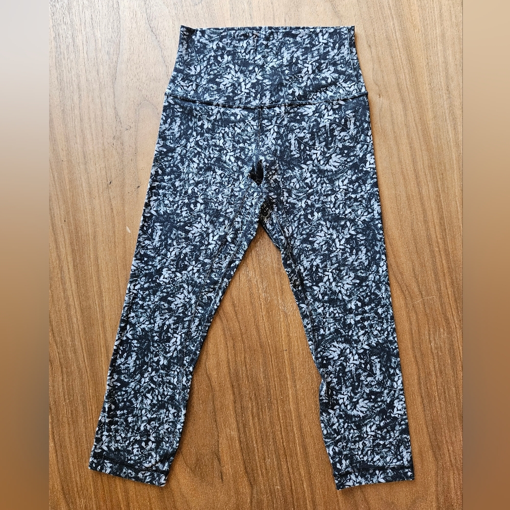 lululemon Align™ High-Rise Crop 21" size:4, blossom overlay starlight multi